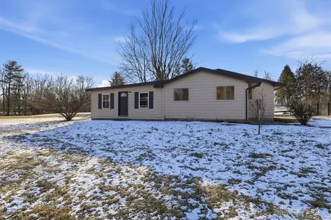 12130 Lakefront Dr, Hillsboro, OH 45133