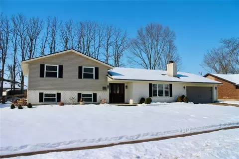 313 Scott Dr, Englewood, OH 45322