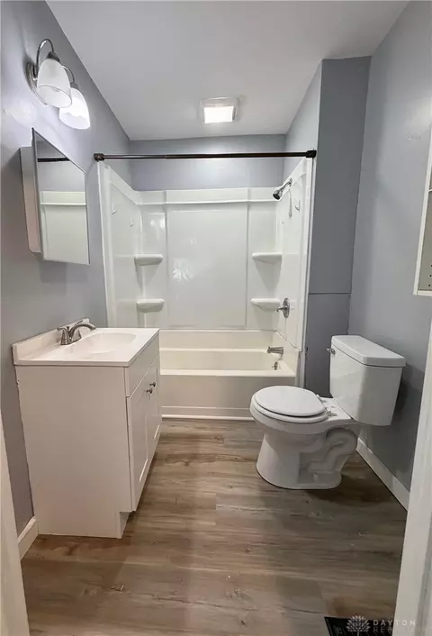 Bath - 469-471 E Cecil St, Springfield, OH 45503 photo 1 of 1