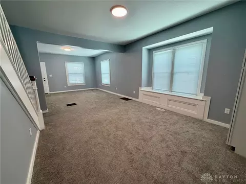Living - 469-471 E Cecil St, Springfield, OH 45503 photo 10 of 11