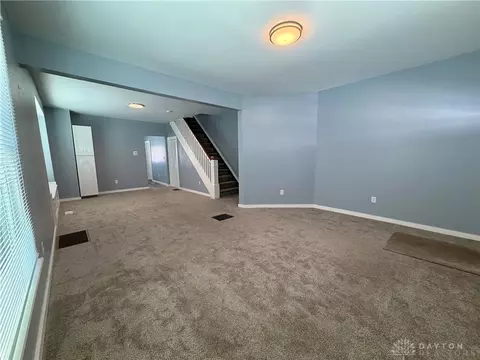 Living - 469-471 E Cecil St, Springfield, OH 45503 photo 7 of 11
