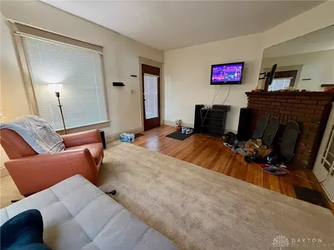 Living - 469-471 E Cecil St, Springfield, OH 45503 photo 2 of 11
