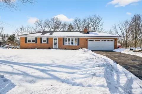 3833 Sterling Dr, Franklin, OH 45005