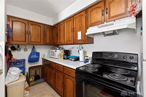 Kitchen - 190 Lyons Dr, Dayton, OH 45459 photo 14 of 16