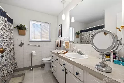 Bath - 190 Lyons Dr, Dayton, OH 45459 photo 4 of 11
