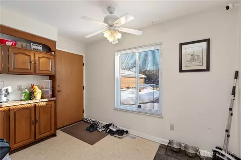 Entry Way - 190 Lyons Dr, Dayton, OH 45459 photo 4 of 8