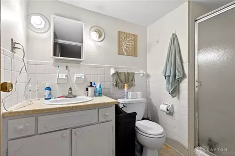 Bath - 190 Lyons Dr, Dayton, OH 45459 photo 1 of 11