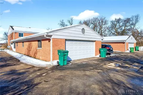 Exterior - 190 Lyons Dr, Dayton, OH 45459 photo 6 of 10