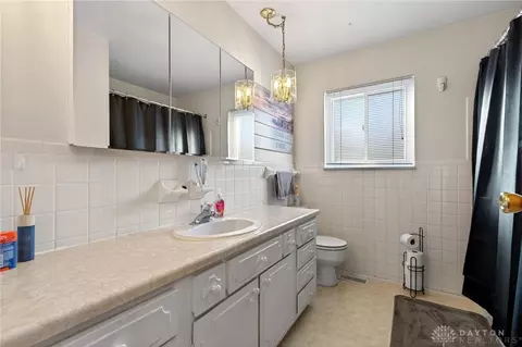 Bath - 190 Lyons Dr, Dayton, OH 45459 photo 2 of 11