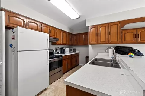 Kitchen - 190 Lyons Dr, Dayton, OH 45459 photo 11 of 16