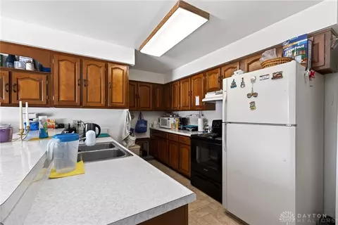 Kitchen - 190 Lyons Dr, Dayton, OH 45459 photo 15 of 16