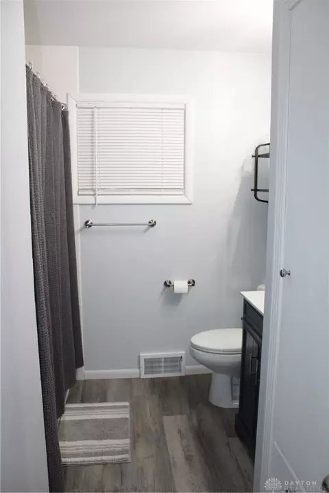 Bath - 609 N Cherry St, Celina, OH 45822 photo 4 of 7