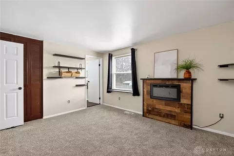Living - 4130 Bronze Leaf Ct, Dayton, OH 45424 photo 5 of 6