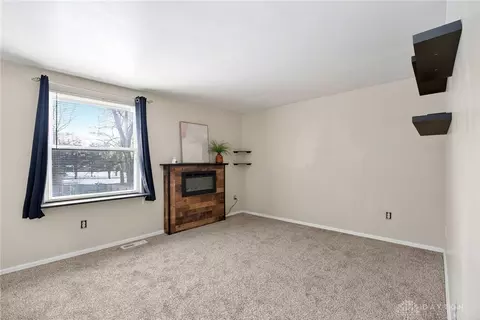 Living - 4130 Bronze Leaf Ct, Dayton, OH 45424 photo 4 of 6