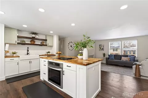 Kitchen - 4130 Bronze Leaf Ct, Dayton, OH 45424 photo 4 of 7