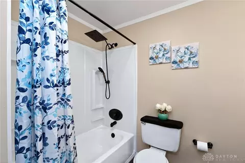 Bath - 4130 Bronze Leaf Ct, Dayton, OH 45424 photo 1 of 4