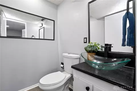 Bath - 4130 Bronze Leaf Ct, Dayton, OH 45424 photo 4 of 4