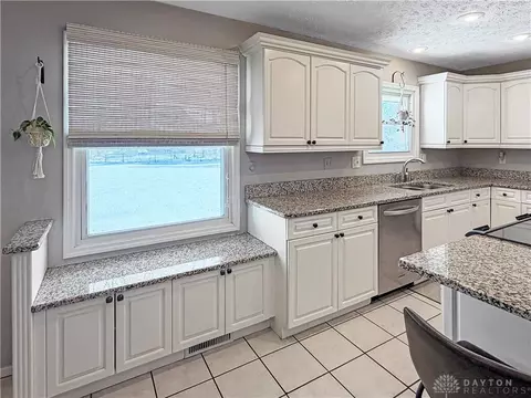 Kitchen - 5508 Red Coach Rd, Centerville, OH 45429 photo 4 of 7