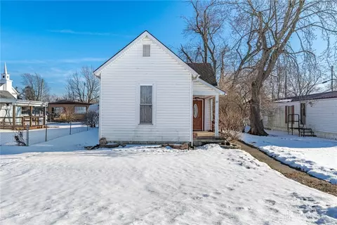27 Cross St, Bloomingburg, OH 43106