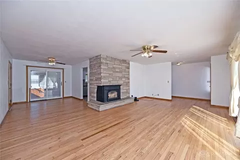 Living - 2801 S Springfield Jamestown St, Springfield, OH 45505 photo 3 of 6