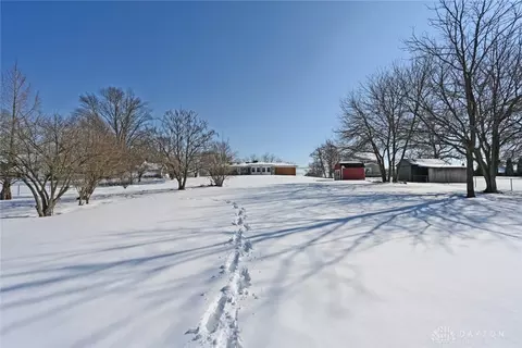 Exterior - 2801 S Springfield Jamestown St, Springfield, OH 45505 photo 12 of 14
