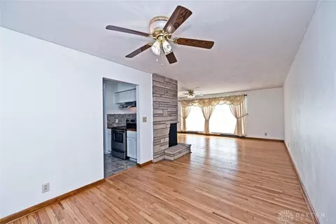 Living - 2801 S Springfield Jamestown St, Springfield, OH 45505 photo 6 of 6