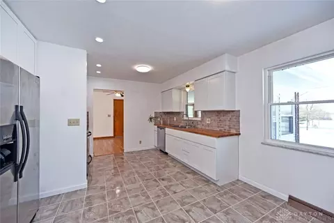 Kitchen - 2801 S Springfield Jamestown St, Springfield, OH 45505 photo 4 of 6