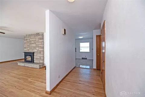 Entry Way - 2801 S Springfield Jamestown St, Springfield, OH 45505 photo 2 of 2