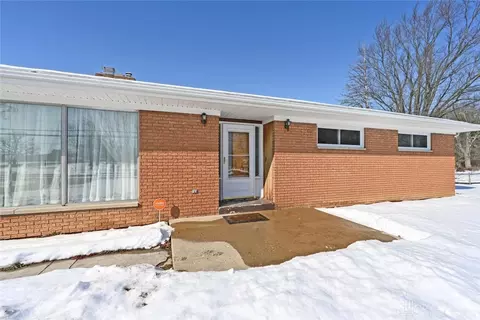 Exterior - 2801 S Springfield Jamestown St, Springfield, OH 45505 photo 2 of 14