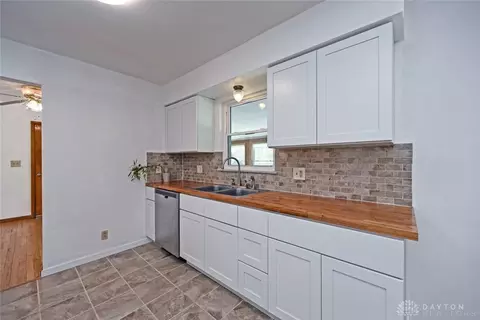 Kitchen - 2801 S Springfield Jamestown St, Springfield, OH 45505 photo 6 of 6