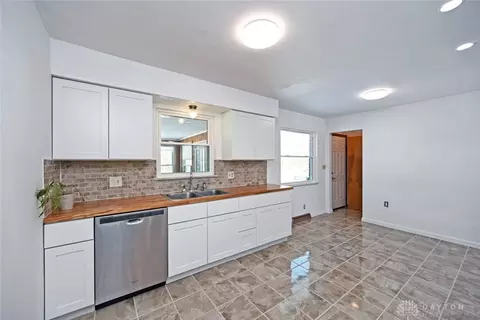 Kitchen - 2801 S Springfield Jamestown St, Springfield, OH 45505 photo 1 of 6