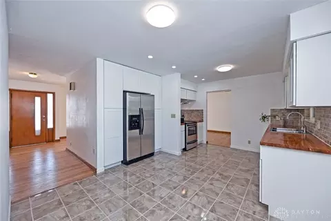 Kitchen - 2801 S Springfield Jamestown St, Springfield, OH 45505 photo 3 of 6