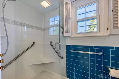 Bath - 713 Murrell Dr, Kettering, OH 45429 photo 3 of 7