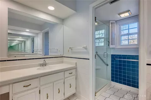 Bath - 713 Murrell Dr, Kettering, OH 45429 photo 2 of 7