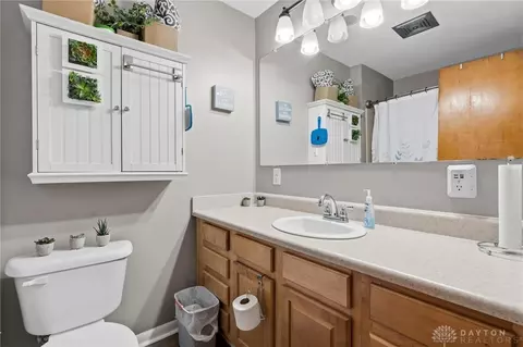 Bath - 3136 Wolfe Dr, Fairborn, OH 45324 photo 1 of 2