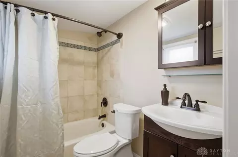 Bath - 663 Broad Blvd, Dayton, OH 45419 photo 4 of 5