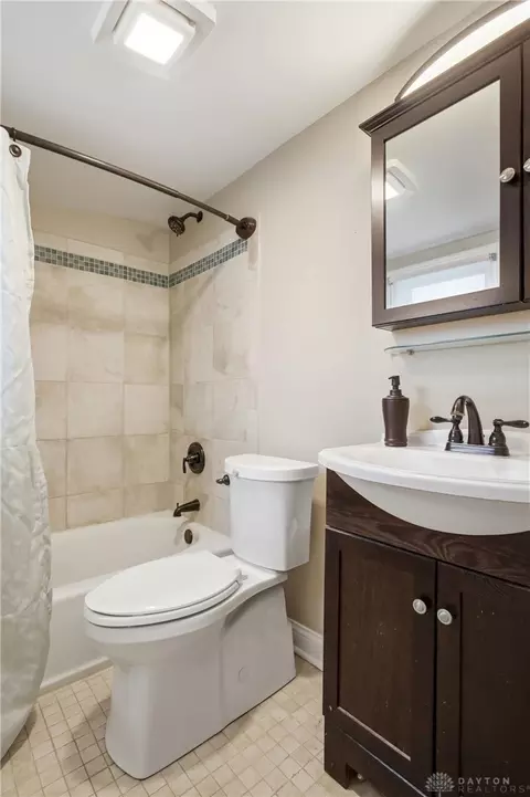 Bath - 663 Broad Blvd, Dayton, OH 45419 photo 5 of 5