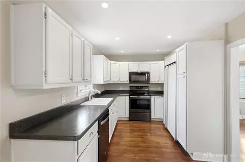 Kitchen - 663 Broad Blvd, Dayton, OH 45419 photo 4 of 6