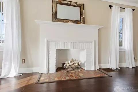 Living - 663 Broad Blvd, Dayton, OH 45419 photo 3 of 5