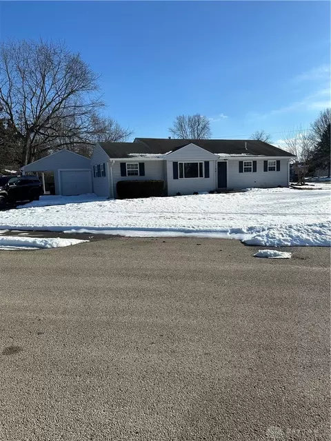 3320 Valleywood Dr, Dayton, OH 45429