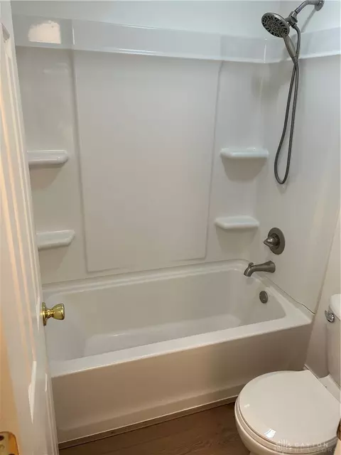 Bath - 35 Edgebrooke Dr, Springboro, OH 45066 photo 2 of 4