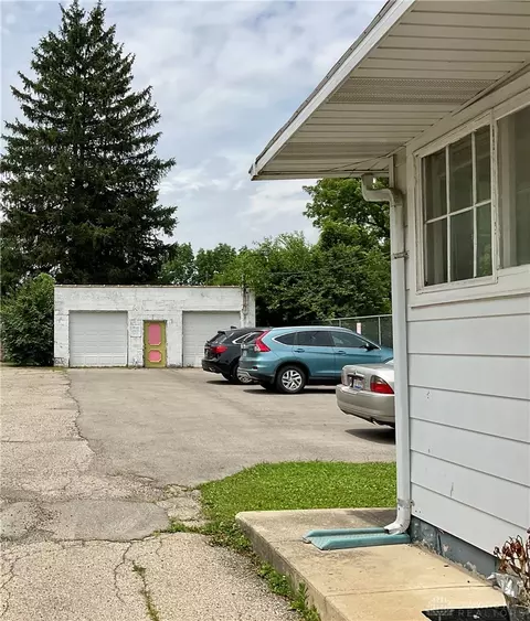 Exterior - 115 S Burnett Rd, Springfield, OH 45505 photo 3 of 3