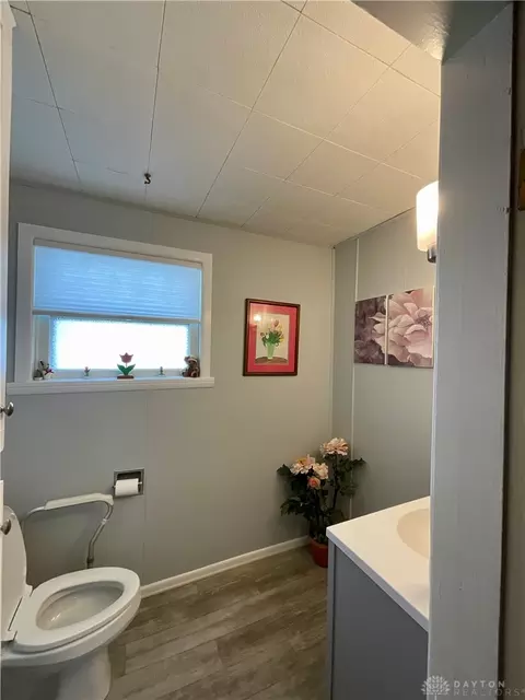 Bath - 115 S Burnett Rd, Springfield, OH 45505 photo 1 of 1