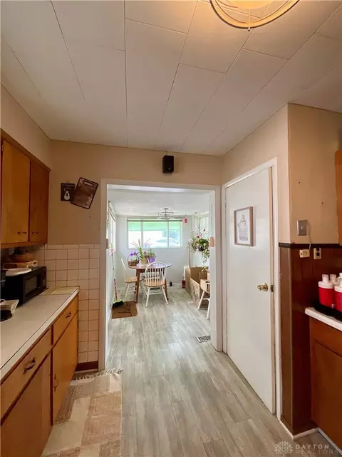 Entry Way - 115 S Burnett Rd, Springfield, OH 45505 photo 1 of 4