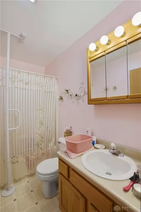 Bath - 5564 Ridgewood Rd, Springfield, OH 45503 photo 2 of 4