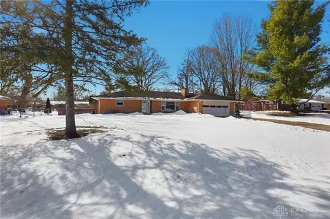 1040 Grove Hill Dr, Dayton, OH 45434