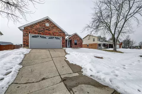 6800 Deer Bluff Dr, Dayton, OH 45424
