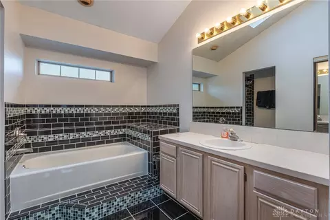 Bath - 6834 Cedar Cove Dr, Centerville, OH 45459 photo 3 of 4