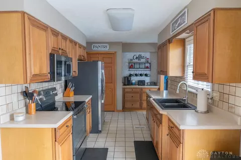 2824 Balsam Dr, Springfield, OH 45503 photo 7