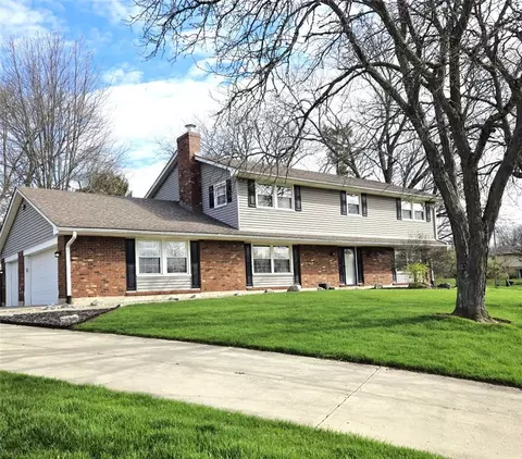 6808 Saint Laurent Cir, Washington Township, OH 45459